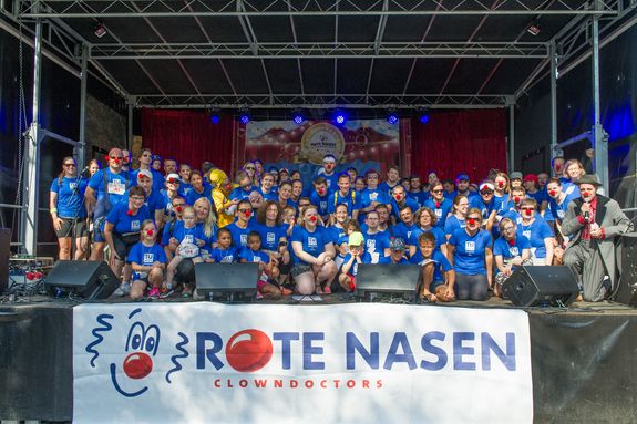 Begrüßung des TU-Teams auf der Bühne [1]