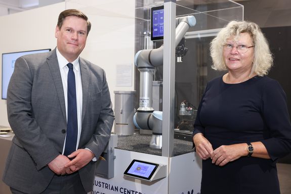 TMW-Generaldirektor Peter Aufreiter & TUW-Rektorin Sabine Seidler im Science Corner.