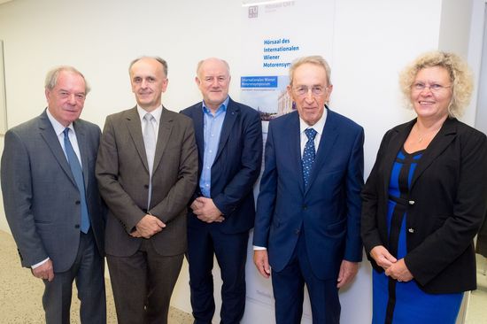 ÖVK-Vorstandsmitglied Günther Hohl, Johannes Fröhlich (TUW Vizerektor Forschung und Innovation), Josef Eberhartsteiner (TUW Vizerektor Digitalisierung und Infrastruktur), Hans-Peter Lenz (Vorsitzender des ÖVK), TUW ektorin Sabine Seidler
