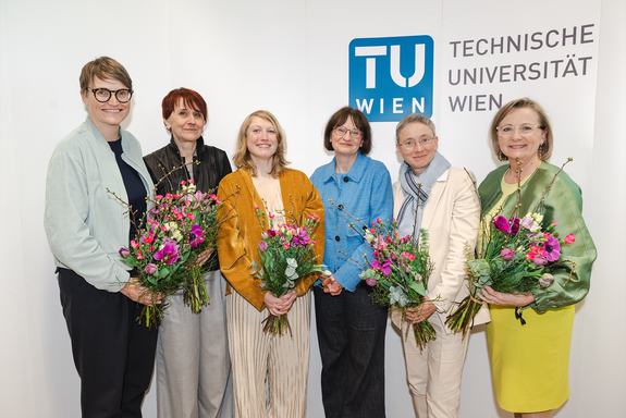 Die fünfköpfige Jury des TUW-Frauenpreises mit Elisabeth Wieser in ihrer Mitte