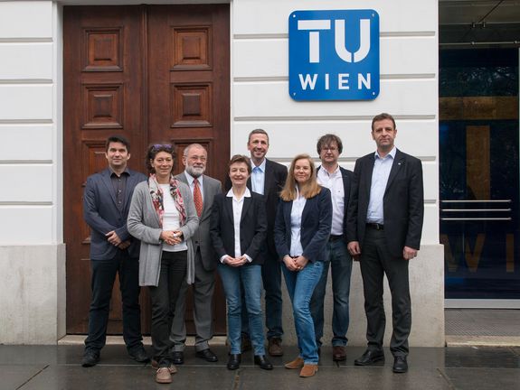 Das DigiTrans-Team: Manuel Wimmer, Brigitte Ratzer, Burkhard Kittl, Gertrude Kappel, Wolfgang Kastner, Alexandra Mazak, Christian Huemer, Detlef Gerhard (v.l.n.r) Das DigiTrans-Team: Manuel Wimmer, Brigitte Ratzer, Burkhard Kittl, Gertrude Kappel, Wolfgang Kastner, Alexandra Mazak, Christian Huemer, Detlef Gerhard (v.l.n.r)