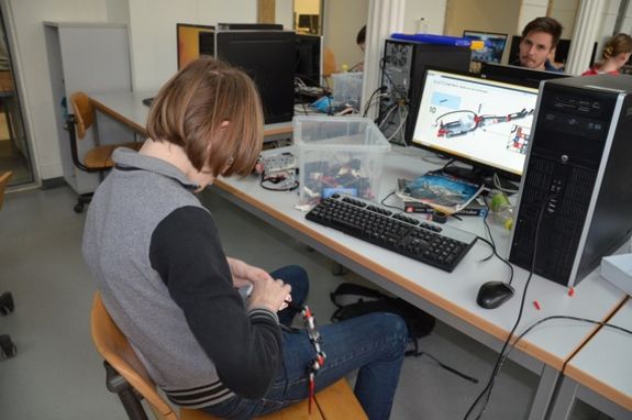 Die Fakultät für Informatik stellte ihre Labors für diese Semesterferienwoche zur Verfügung. Die Fakultät für Informatik stellte ihre Labors für diese Semesterferienwoche zur Verfügung.