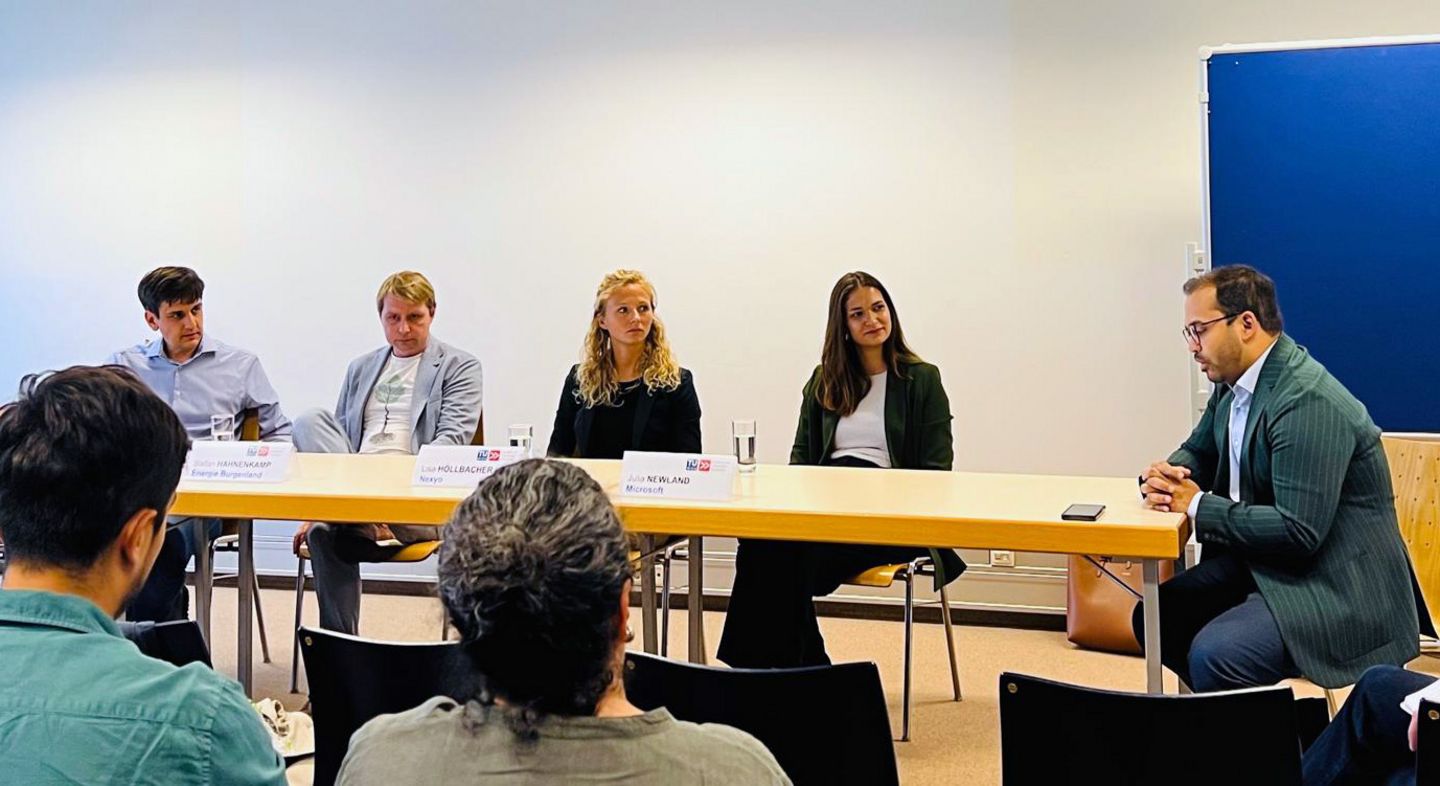 [Translate to English:] Panel Expert Talk Data Literacy & AI Essentials