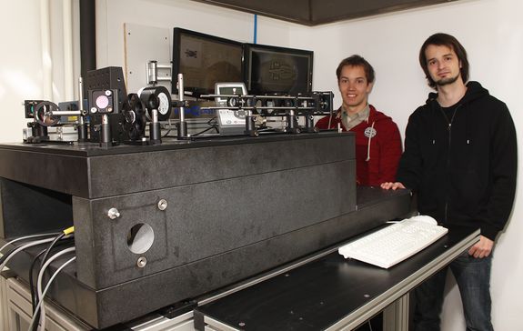 Jan Torgersen (l) and Peter Gruber (r) im 3D-Drucker-Labor