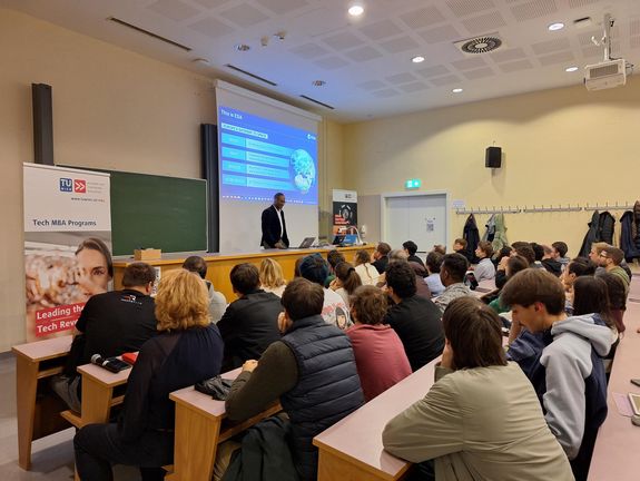 Public Lecture Advenit Makaya