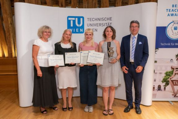 CEC lecturer wins award