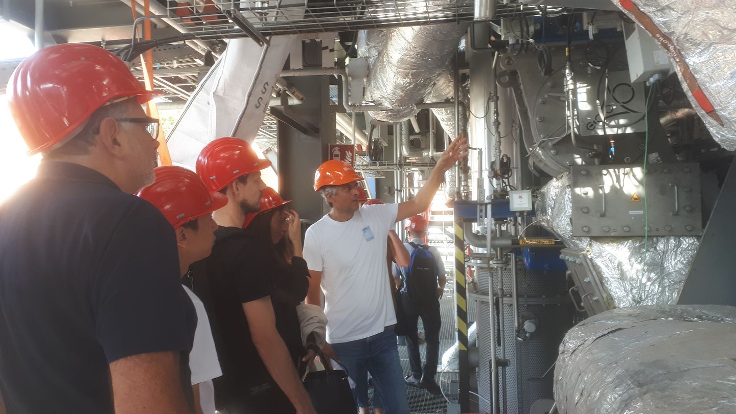 Studierende bei der Führung der Wien Energie