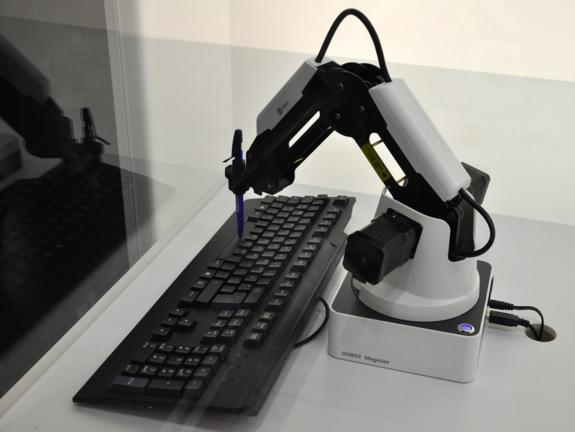Ein kleiner Robot bei der Arbeit