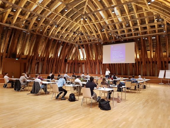 Lehrveranstaltung mit Studenten im Kuppelsaal