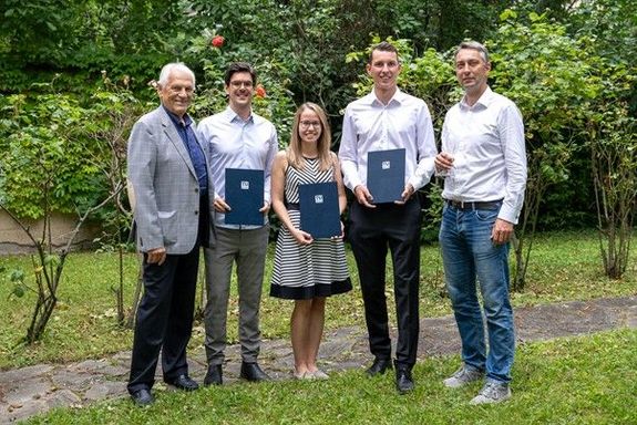 v.l.n.r.. Alfred Zimmermann (Vizepräsident Verein zur Förderung der Betriebswissenschaftlichen Forschung und Praxis), Roland Segner, Katrin Deisl, Manuel Berger, Sebastian Schlund (Vorstand des Instituts für Managementwissenschaften
