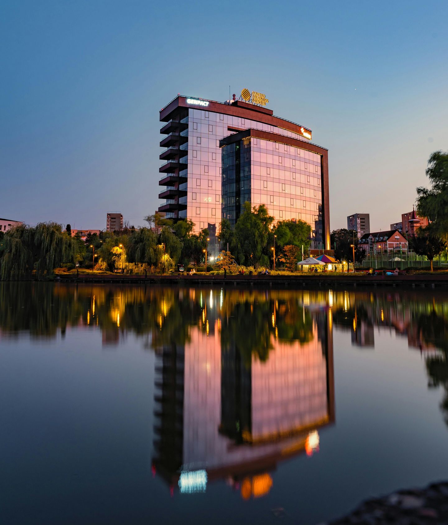 Hotel estate that mirrors in the water