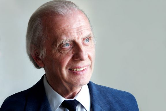 Porträtfoto von Prof. Emmerich Simoncsics