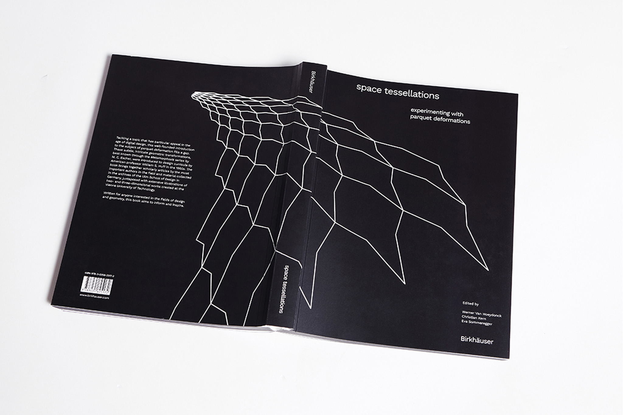 Buchcover in Schwarz mit weißer Zeichnung.