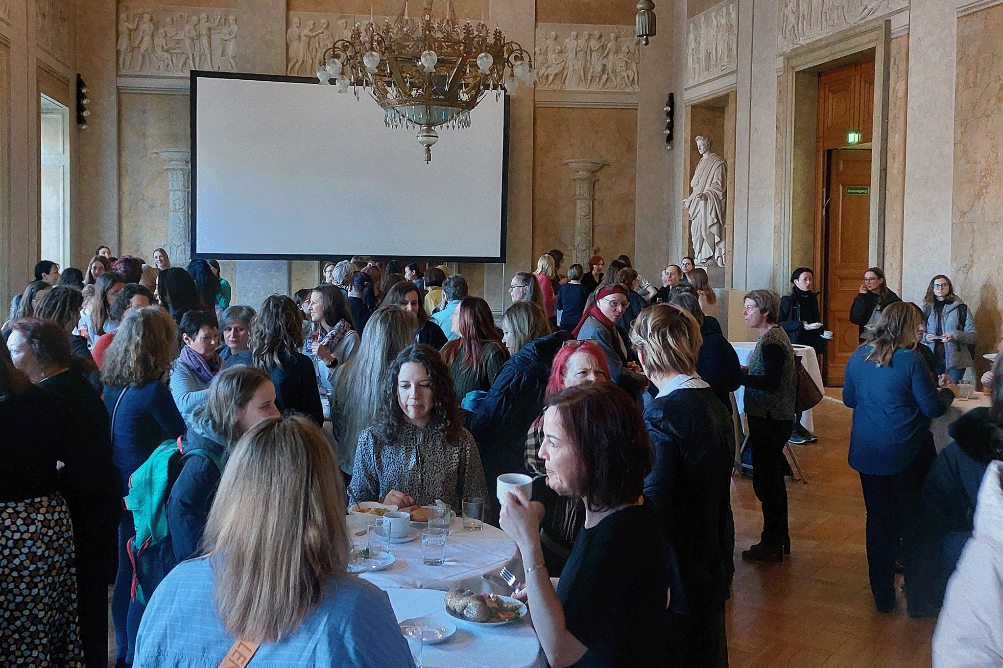 Frauen im Festsaal der TU Wien