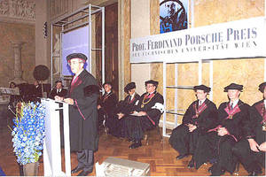 Prof. Lenz gives a speech.