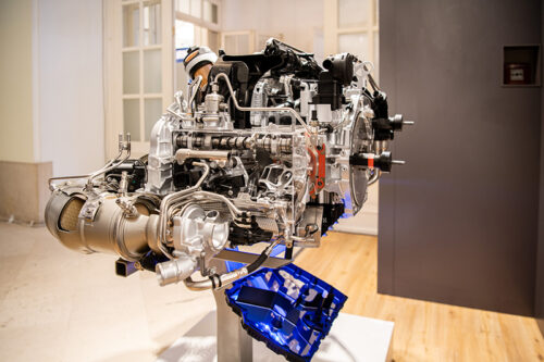 Foto eines Ottomotors in einer Ausstellung