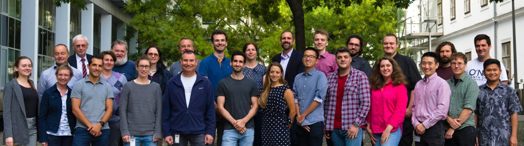 Group photo of all employees of the Institute for Lightweight and Structural-Biomechanics