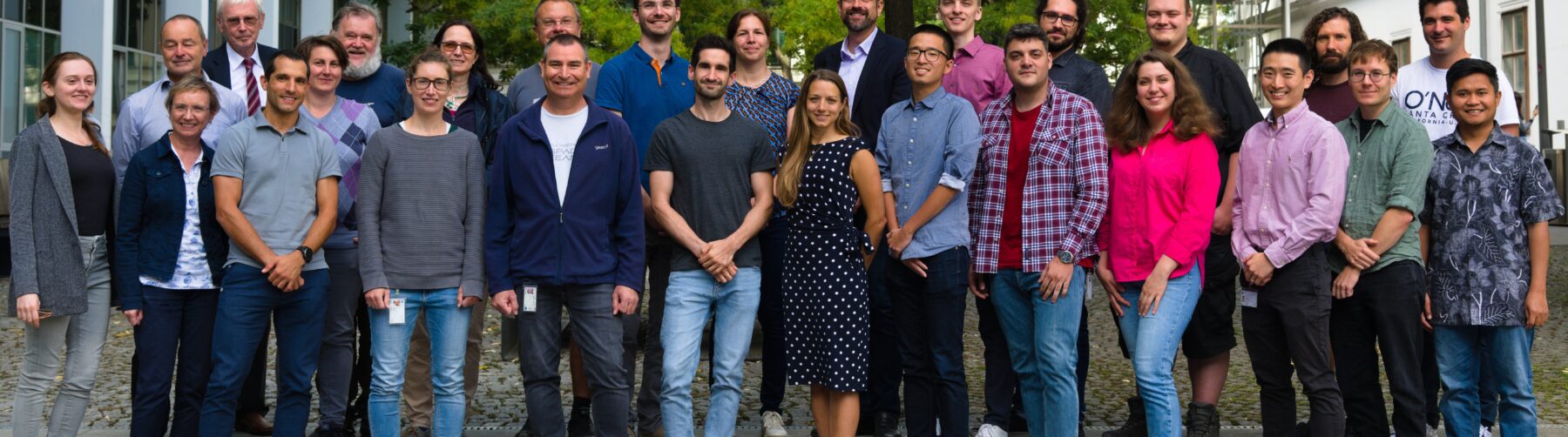 Group photo of all employees of the Institute for Lightweight and Structural-Biomechanics