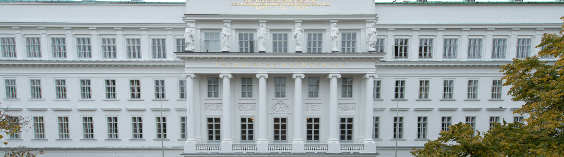 Blick auf das Hauptgebäude der TU Wien