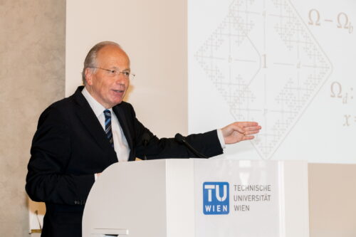 Rudolf Taschner vor dem Rednerpult